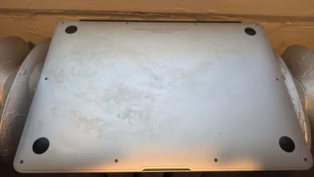 Apple MacBook Air 13-inch Model A1466 (Mid-2012) 1.8GHz Core i5 Silver
